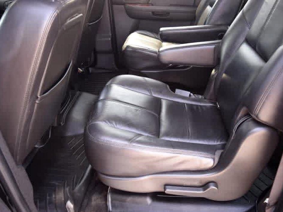 2011 Chevrolet Suburban LT 1500 photo
