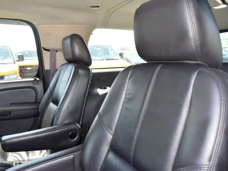 2011 Chevrolet Suburban LT 1500 photo