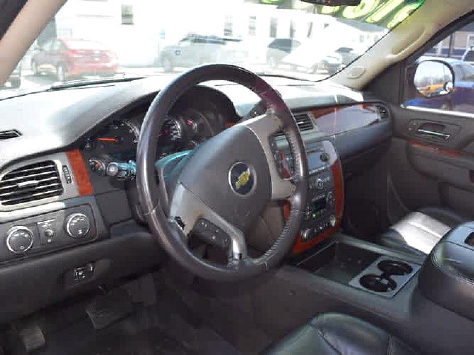 2011 Chevrolet Suburban LT 1500 photo