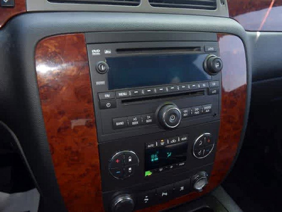 2011 Chevrolet Suburban LT 1500 photo