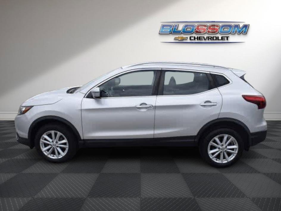 2017 Nissan Rogue Sport SV photo