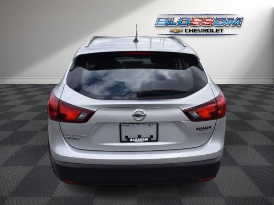 2017 Nissan Rogue Sport SV photo