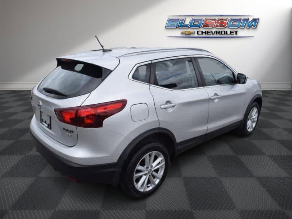 2017 Nissan Rogue Sport SV photo