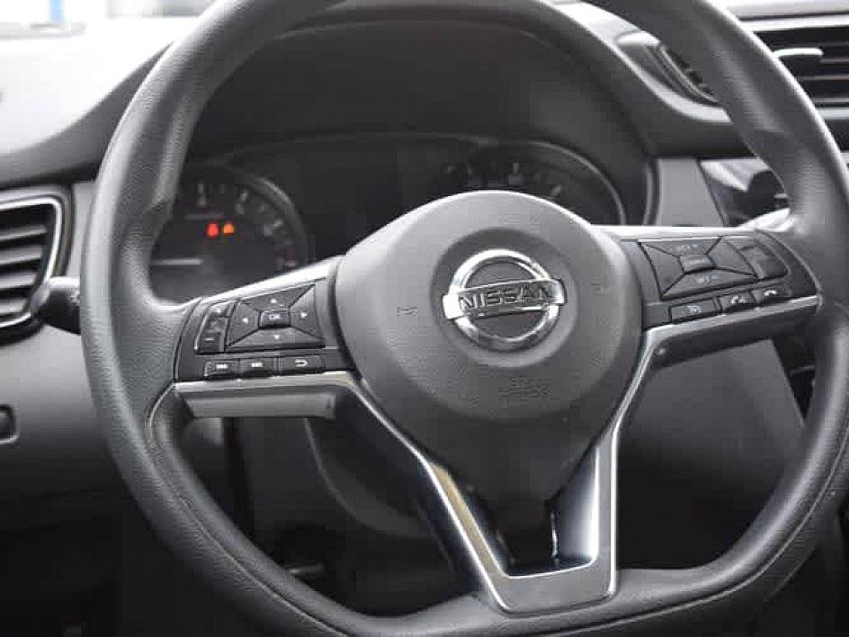 2017 Nissan Rogue Sport SV photo