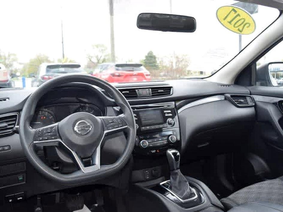 2017 Nissan Rogue Sport SV photo