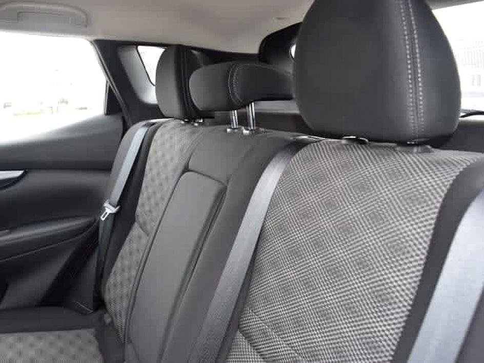 2017 Nissan Rogue Sport SV photo