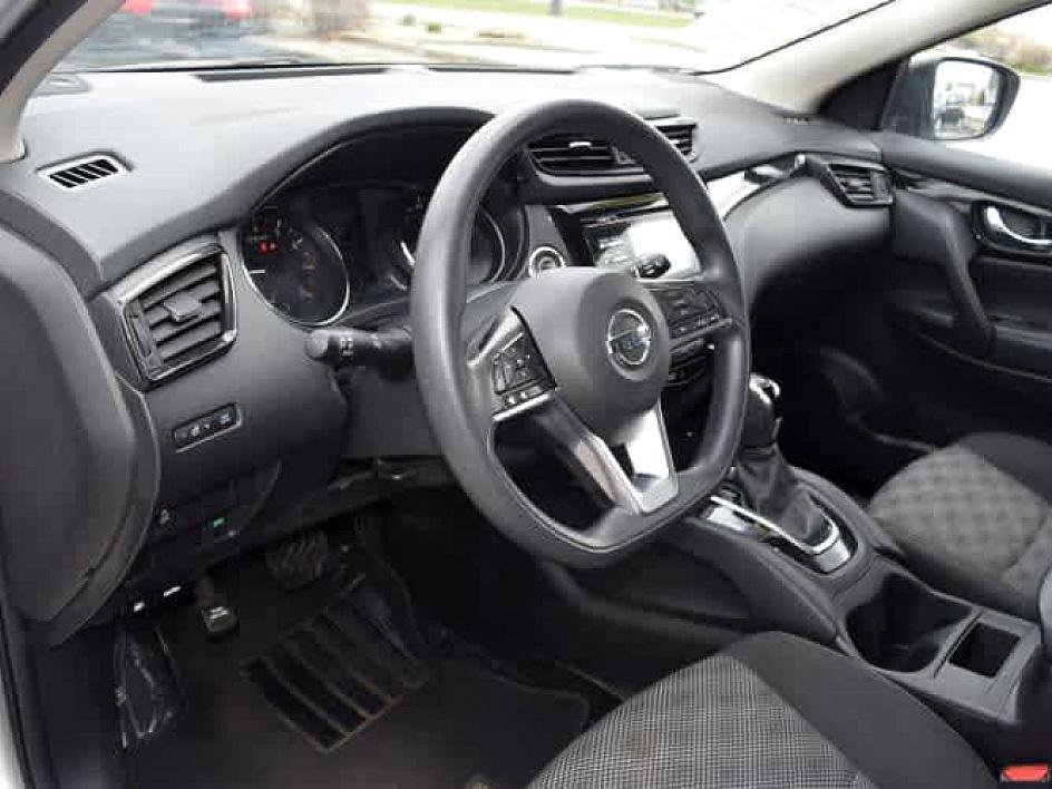 2017 Nissan Rogue Sport SV photo