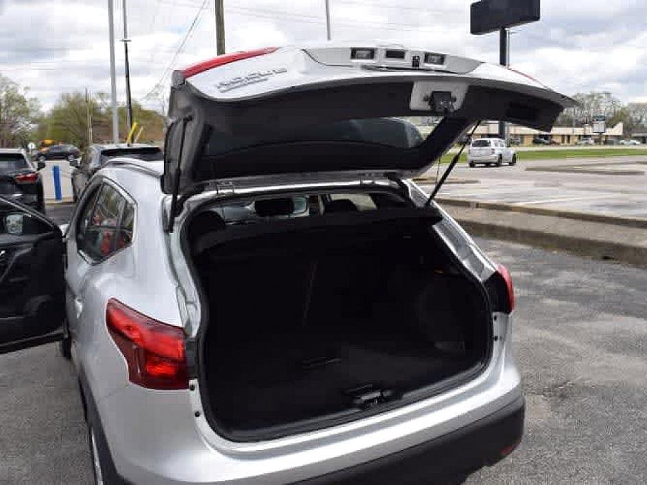 2017 Nissan Rogue Sport SV photo