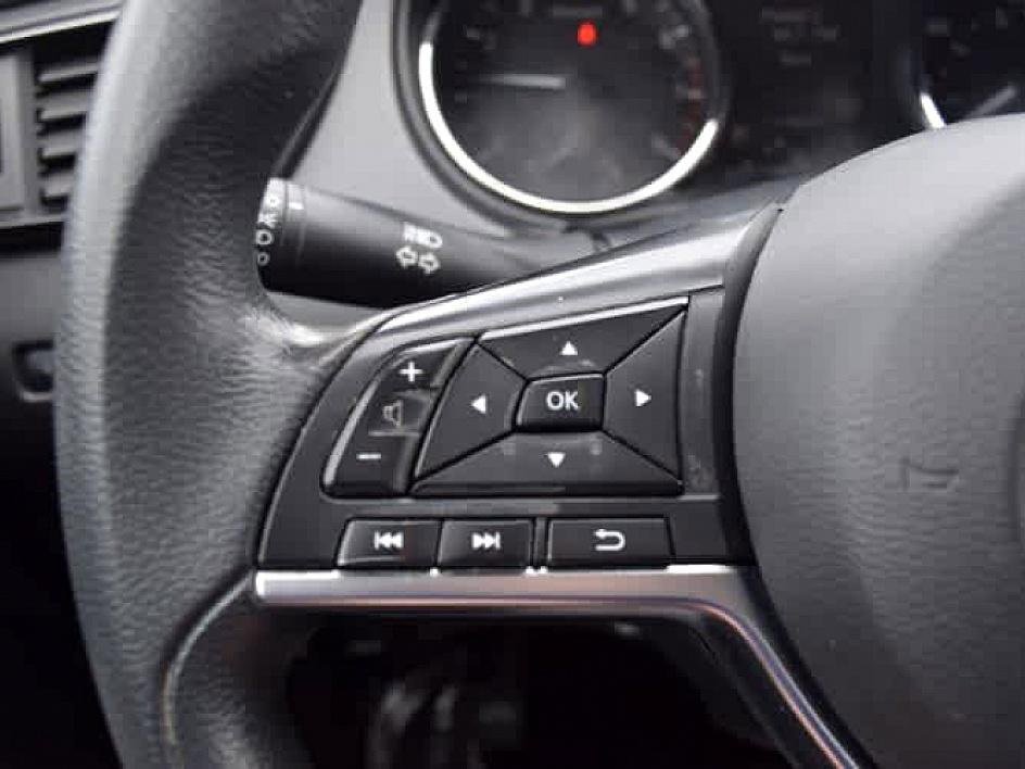 2017 Nissan Rogue Sport SV photo