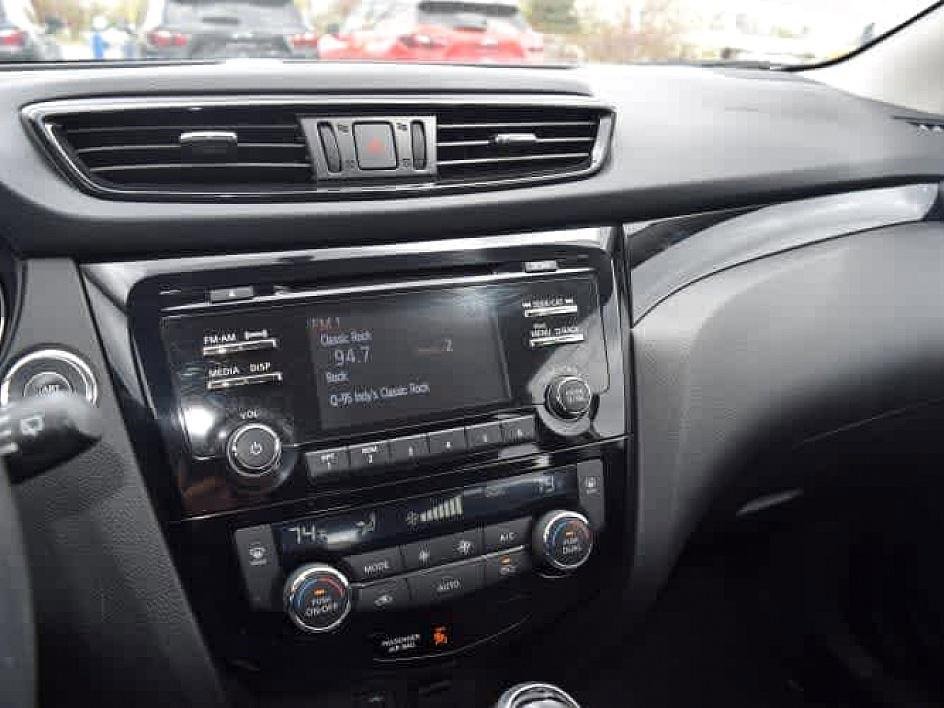 2017 Nissan Rogue Sport SV photo