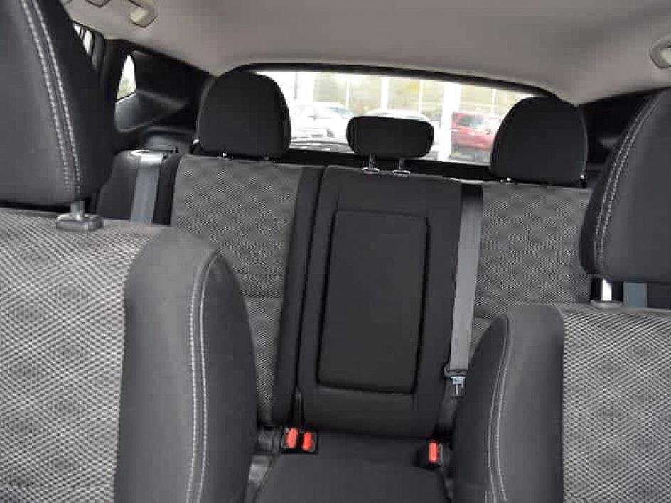 2017 Nissan Rogue Sport SV photo