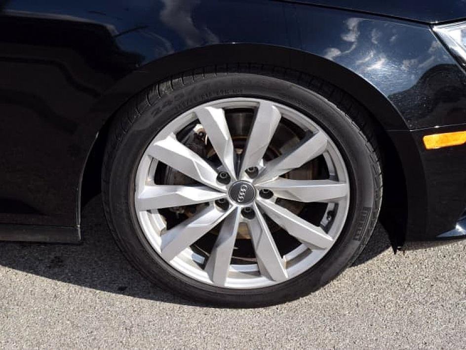 2017 Audi A4 Premium photo