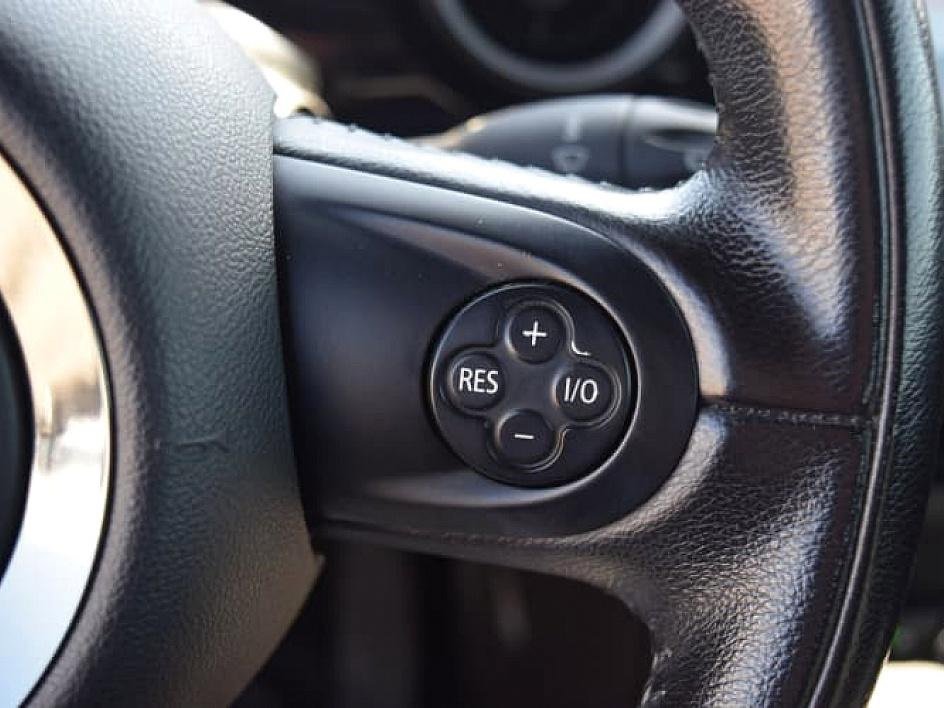 2011 MINI Cooper photo