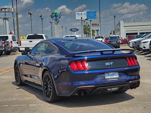 2020 Ford Mustang  4