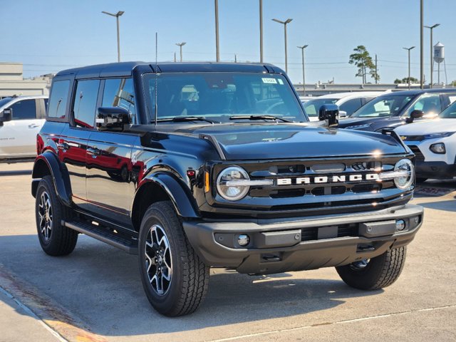 2024 Ford Bronco Outer Banks 2