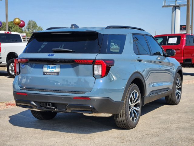 2025 Ford Explorer ST-Line 4