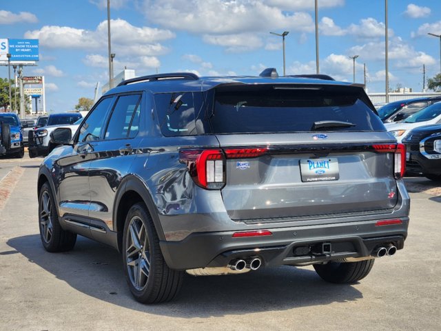 2025 Ford Explorer ST 4