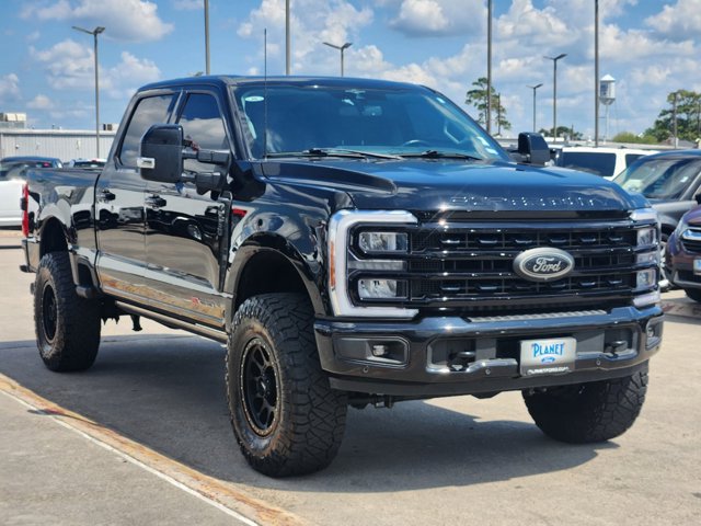 2023 Ford Super Duty F-250 SRW LARIAT 3