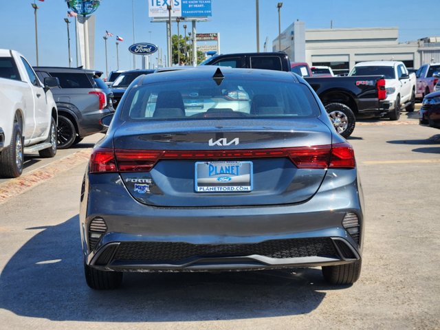 2023 Kia Forte LXS 5