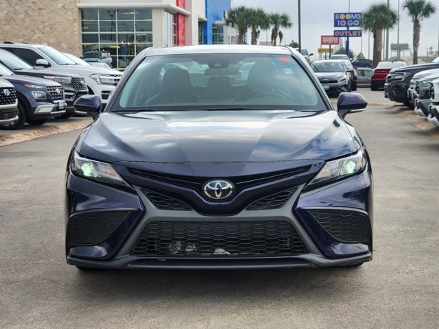 2022 Toyota Camry SE 2