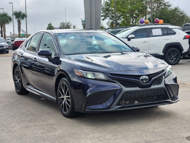 2022 Toyota Camry SE 3