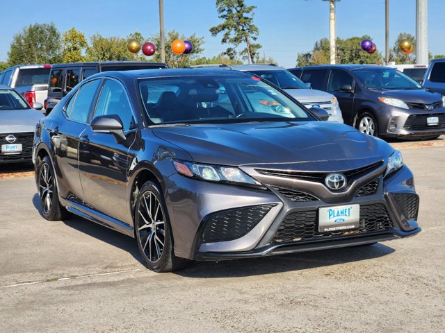 2022 Toyota Camry SE 3