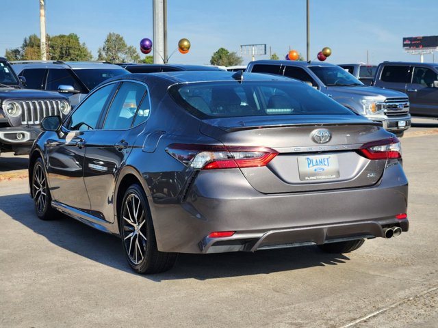 2022 Toyota Camry SE 4