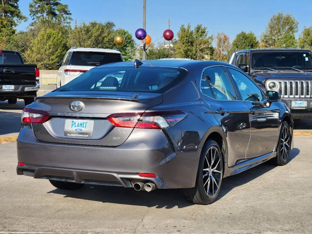 2022 Toyota Camry SE 6