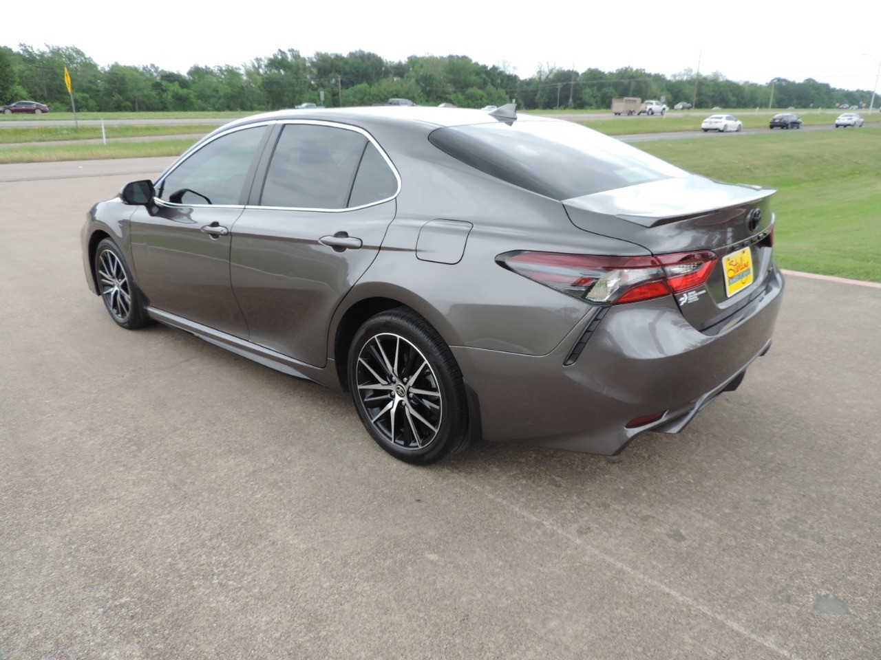 2023 Toyota Camry SE Auto (Natl) photo
