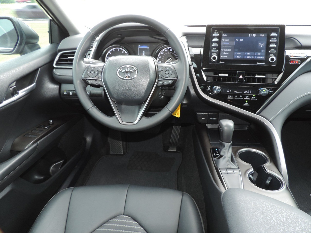 2023 Toyota Camry SE Auto (Natl) photo