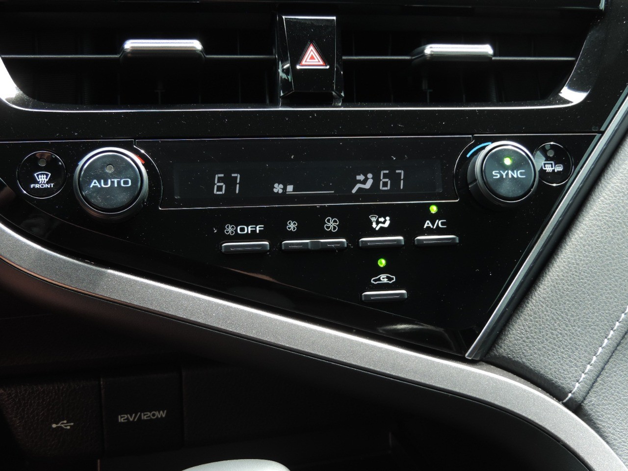 2023 Toyota Camry SE Auto (Natl) photo