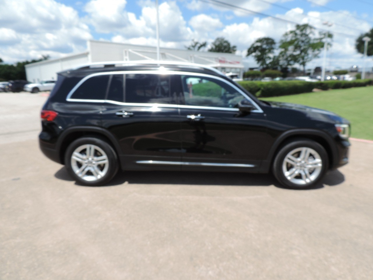 2020 Mercedes-Benz GLB GLB 250 SUV photo