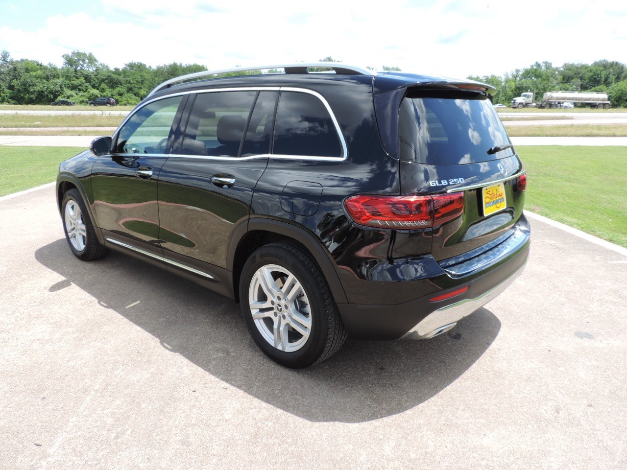 2020 Mercedes-Benz GLB GLB 250 SUV photo
