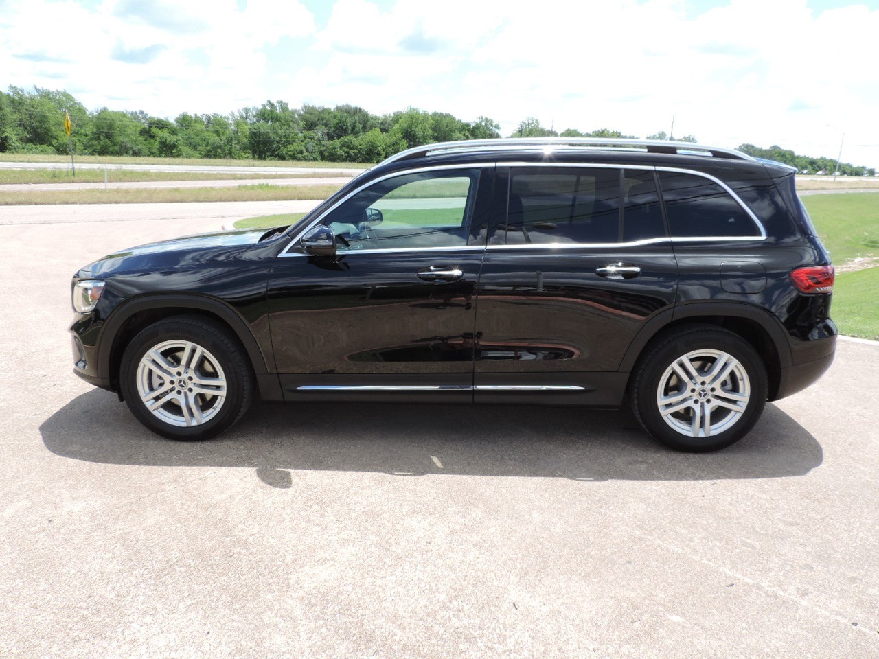 2020 Mercedes-Benz GLB GLB 250 SUV photo