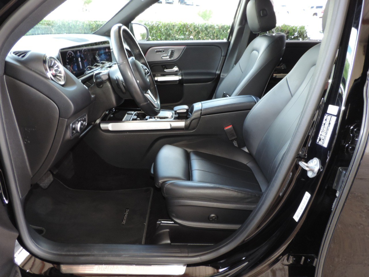 2020 Mercedes-Benz GLB GLB 250 SUV photo