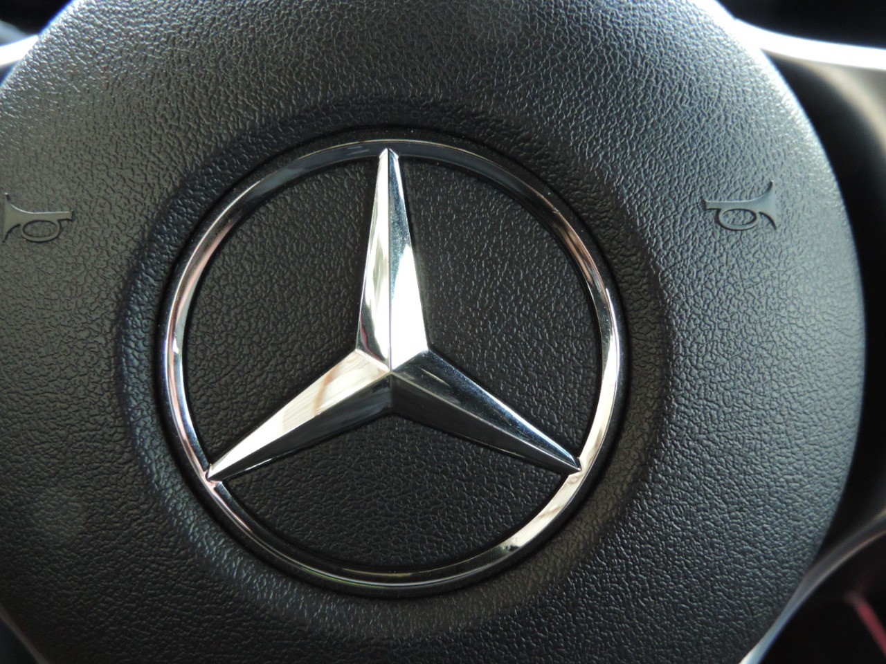 2020 Mercedes-Benz GLB GLB 250 SUV photo