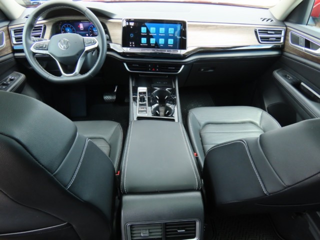 2024 Volkswagen Atlas 2.0T SEL 4MOTION photo