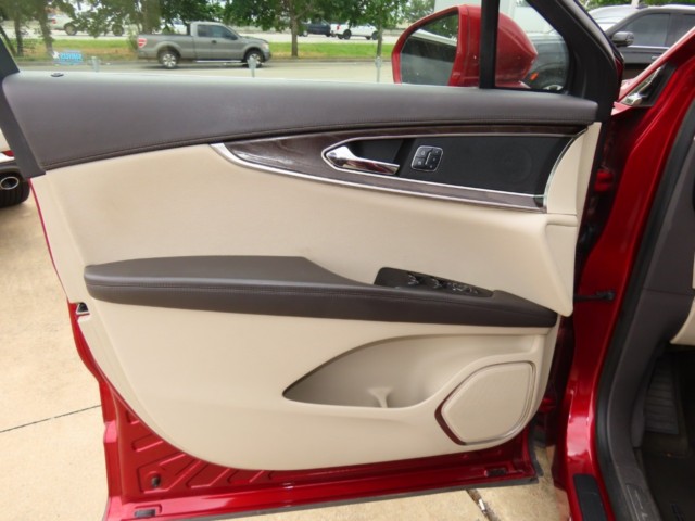 2017 Lincoln MKX Reserve FWD photo