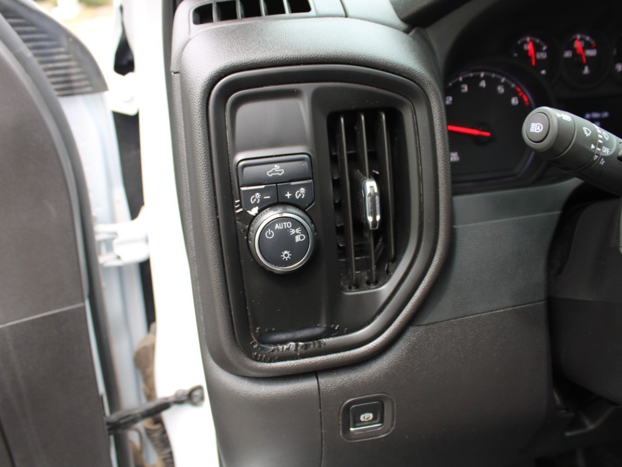 2024 Chevrolet Silverado 1500 2WD Reg Cab 140 Work Truck photo