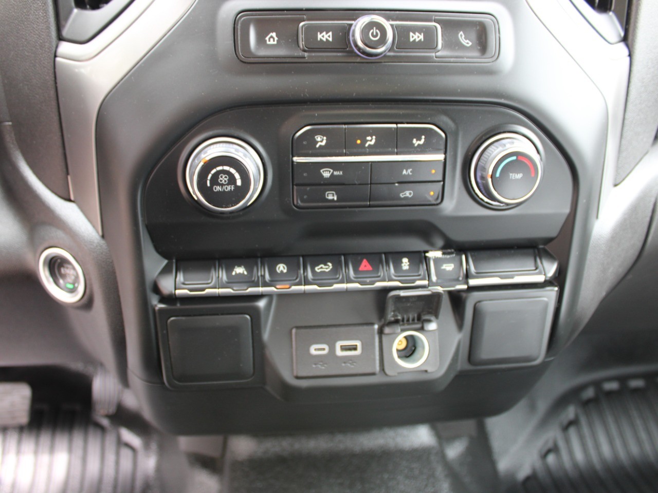 2024 Chevrolet Silverado 1500 2WD Reg Cab 140 Work Truck photo