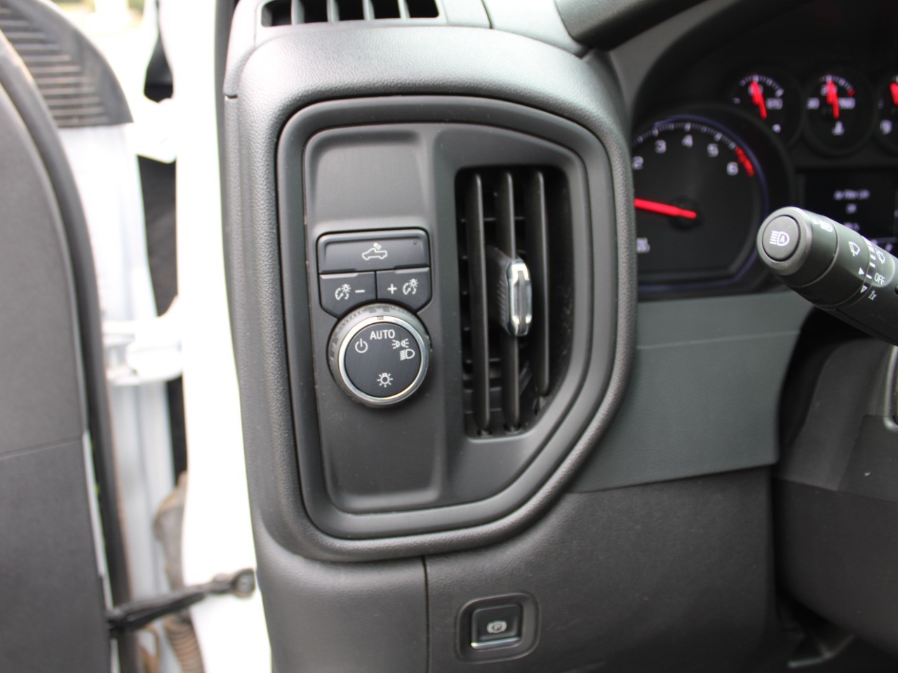 2024 Chevrolet Silverado 1500 2WD Reg Cab 140 Work Truck photo