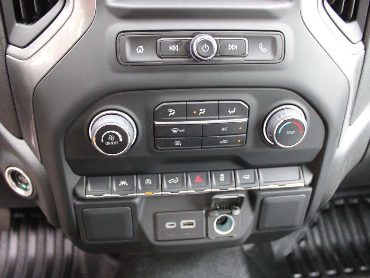 2024 Chevrolet Silverado 1500 2WD Reg Cab 140 Work Truck photo