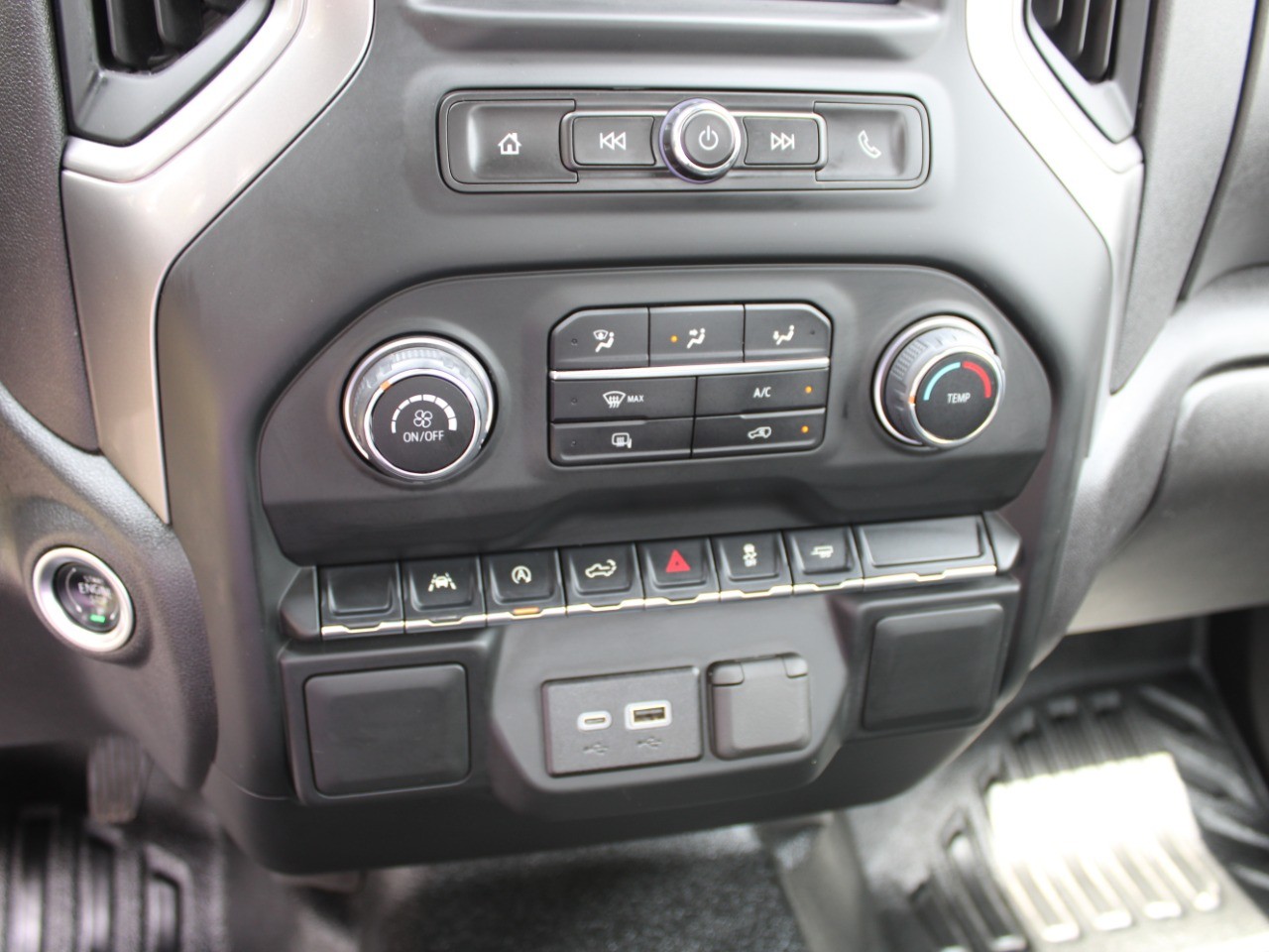 2024 Chevrolet Silverado 1500 2WD Reg Cab 140 Work Truck photo