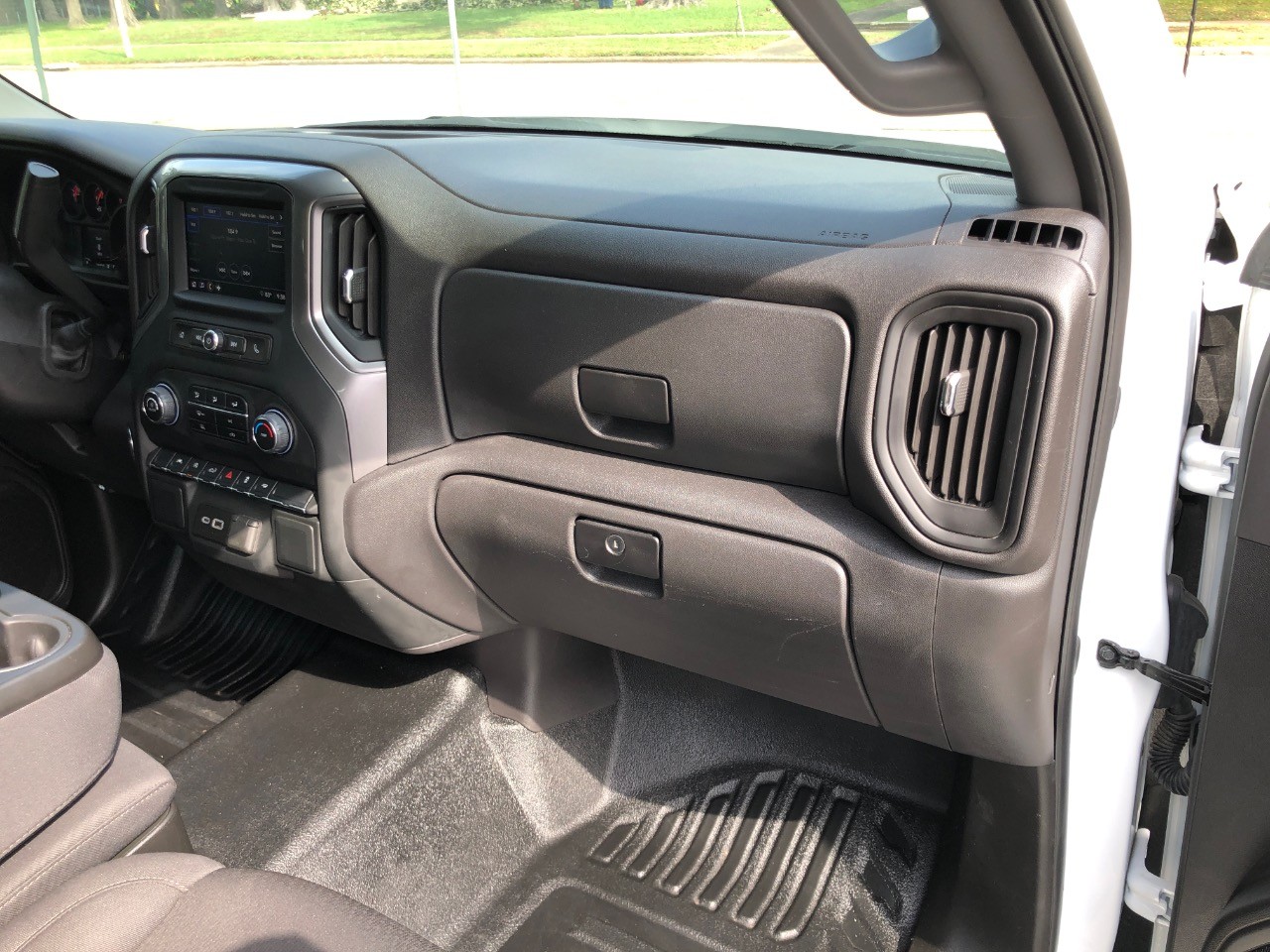 2024 Chevrolet Silverado 1500 2WD Reg Cab 140 Work Truck photo