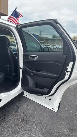 2019 Ford Edge SEL Sport Utility 4D photo
