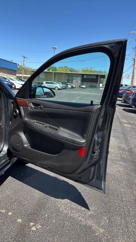 2011 Chevrolet Impala LT photo
