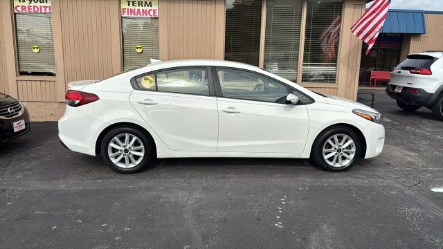 2017 Kia Forte S Sedan 4D photo