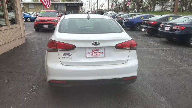 2018 Kia Forte LX Sedan 4D photo