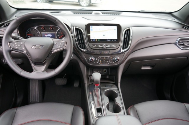 2022 Chevrolet Equinox FWD 4dr RS photo