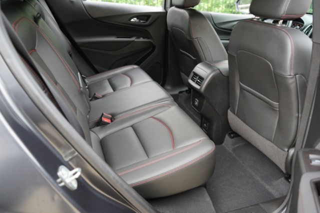 2022 Chevrolet Equinox FWD 4dr RS photo